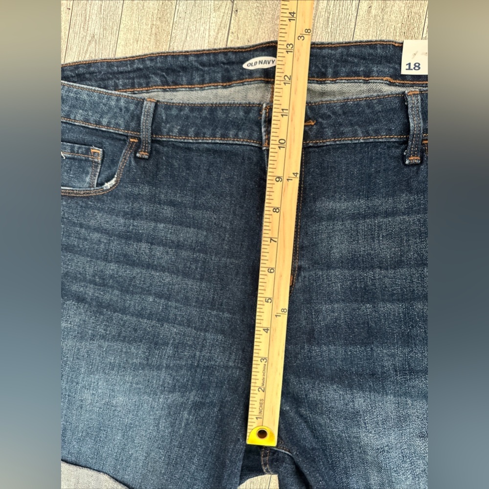 NWT Old Navy Women’s Size 18 Mid Rise Denim Shorts 5” Inseam Distressed Cuffed - Picture 5 of 7
